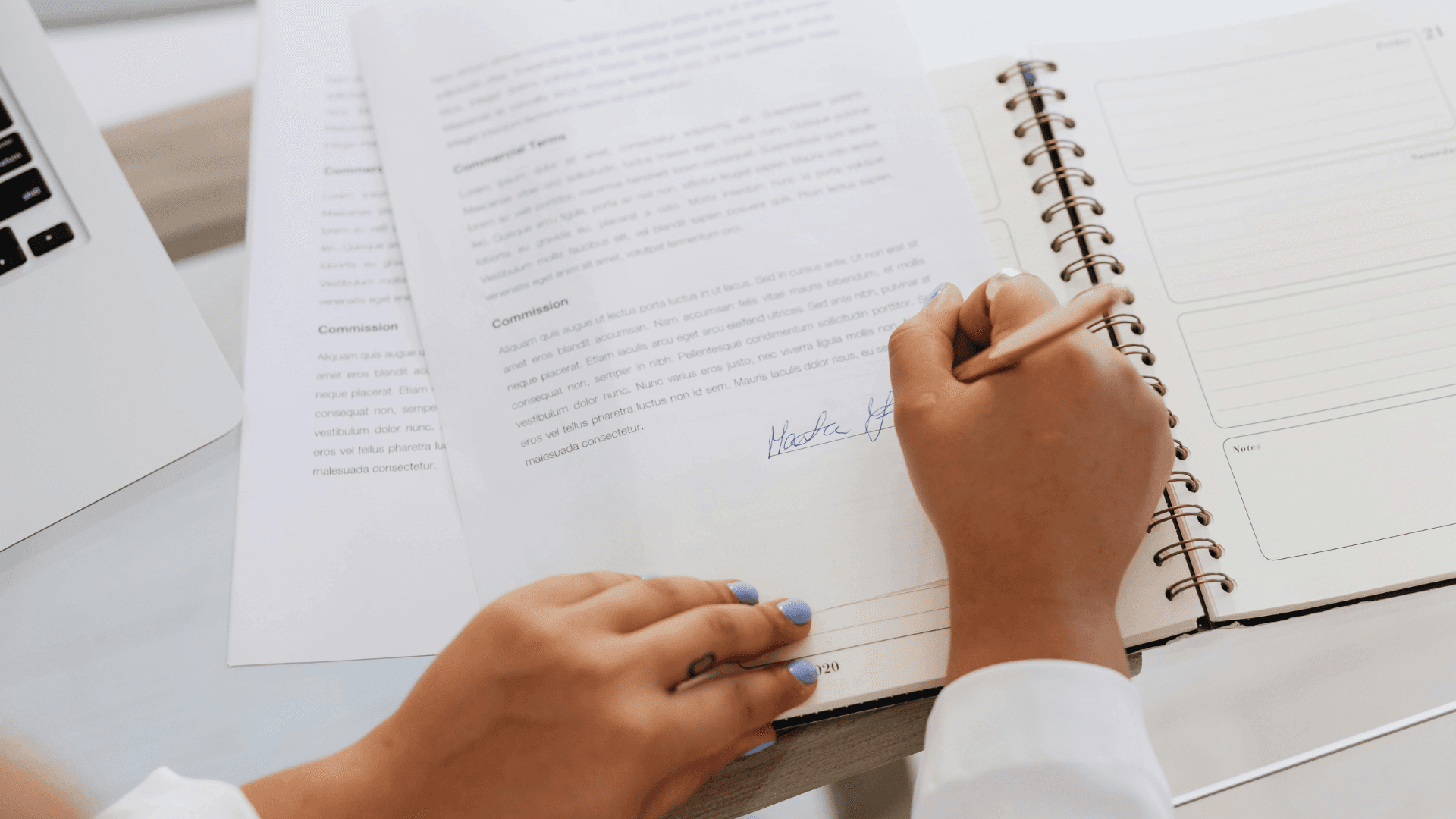 Gestión de contratos de arriendo y documentación de propiedades